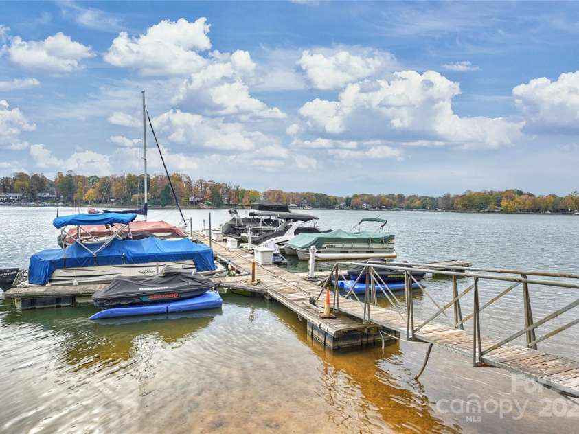 907 Southwest Drive, Davidson, NC 28036.  MLS# CAR4201884, YatesRealty ID 5699. 