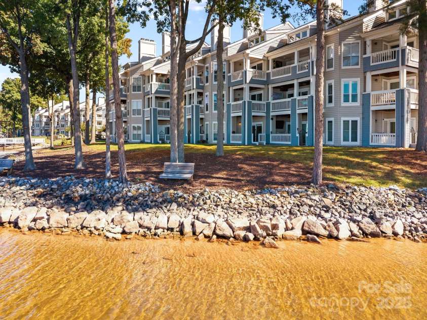 907 Southwest Drive, Davidson, NC 28036.  MLS# CAR4312461, YatesRealty ID 5699. 