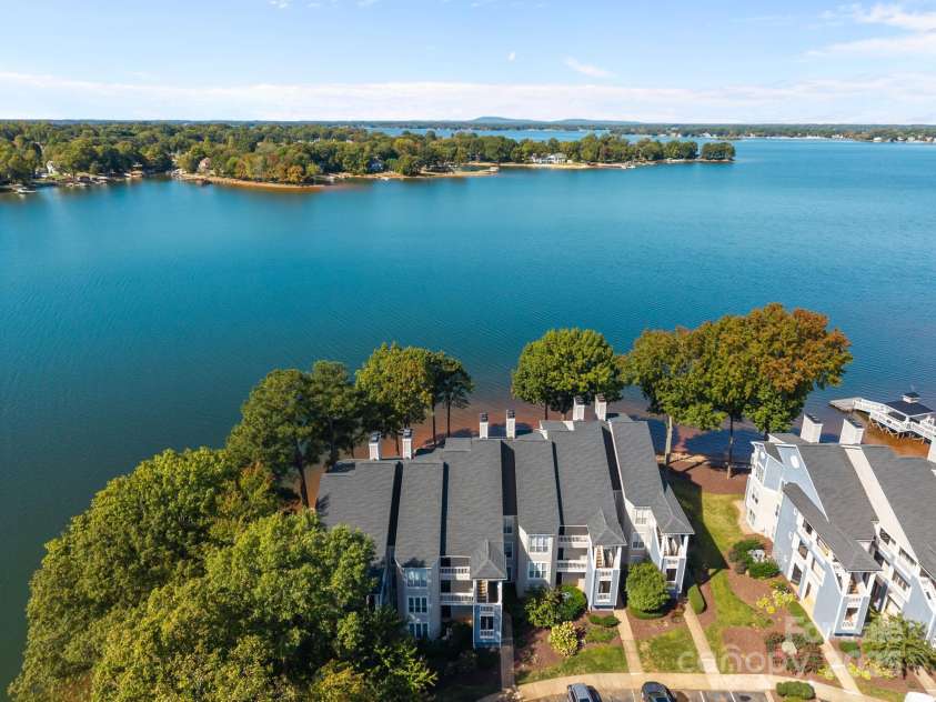 907 Southwest Drive, Davidson, NC 28036.  MLS# CAR4312461, YatesRealty ID 5699. 