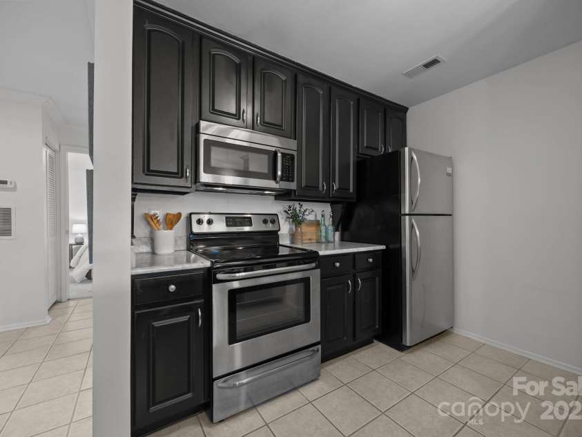 907 Southwest Drive, Davidson, NC 28036.  MLS# CAR4312461, YatesRealty ID 5699. 