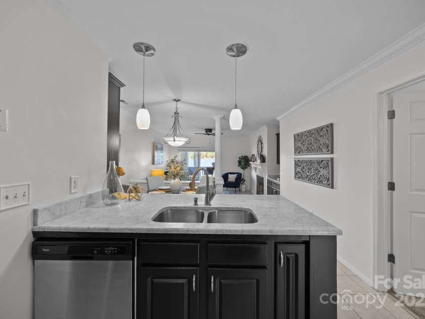 907 Southwest Drive, Davidson, NC 28036.  MLS# CAR4312461, YatesRealty ID 5699. 