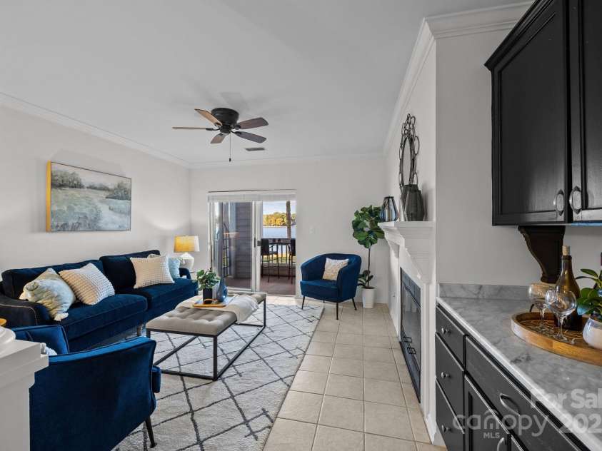 907 Southwest Drive, Davidson, NC 28036.  MLS# CAR4312461, YatesRealty ID 5699. Bar area with more storage