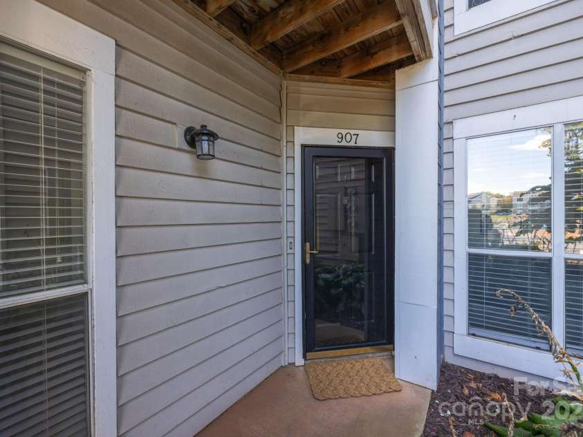 907 Southwest Drive, Davidson, NC 28036.  MLS# CAR4312461, YatesRealty ID 5699. Covered entrance