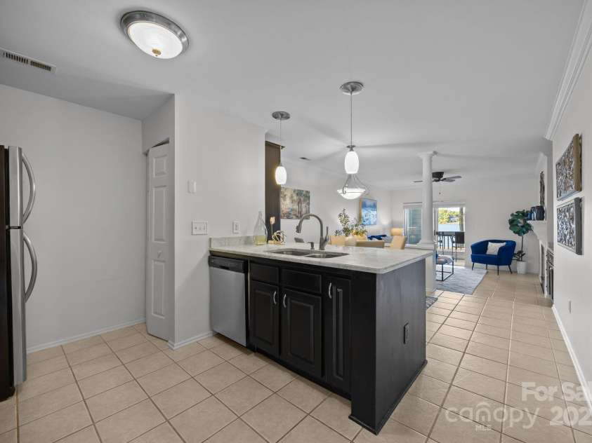 907 Southwest Drive, Davidson, NC 28036.  MLS# CAR4312461, YatesRealty ID 5699. Open floor plan