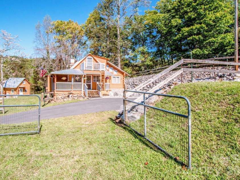 206 Mitchell Trail Road, Statesville, NC 28625.  MLS# CAR4432111, YatesRealty ID 56992. 