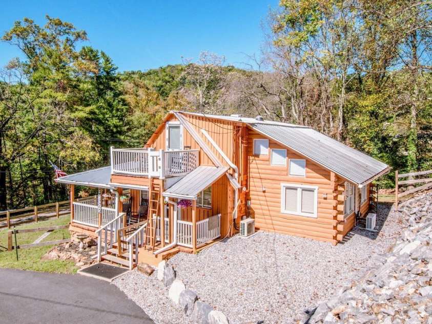 206 Mitchell Trail Road, Statesville, NC 28625.  MLS# CAR4432111, YatesRealty ID 56992. 