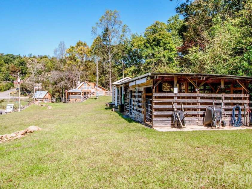 206 Mitchell Trail Road, Statesville, NC 28625.  MLS# CAR4432111, YatesRealty ID 56992. Barn