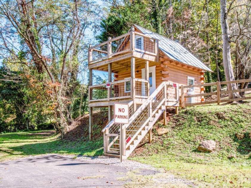 206 Mitchell Trail Road, Statesville, NC 28625.  MLS# CAR4432111, YatesRealty ID 56992. Guest cabn