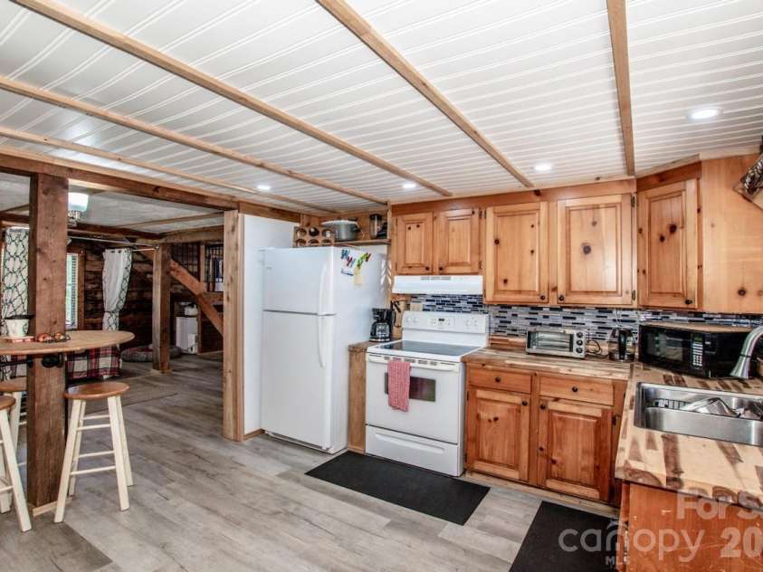 206 Mitchell Trail Road, Statesville, NC 28625.  MLS# CAR4432111, YatesRealty ID 56992. Kitchen