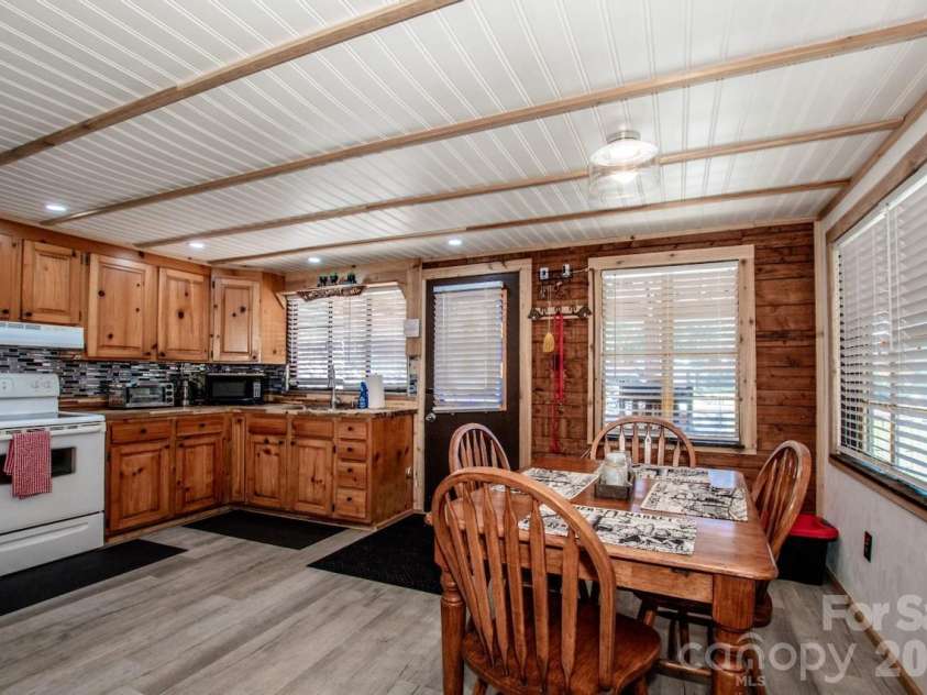 206 Mitchell Trail Road, Statesville, NC 28625.  MLS# CAR4432111, YatesRealty ID 56992. Kitchen/ dining
