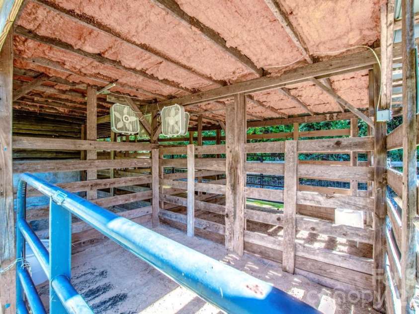 206 Mitchell Trail Road, Statesville, NC 28625.  MLS# CAR4432111, YatesRealty ID 56992. Stall