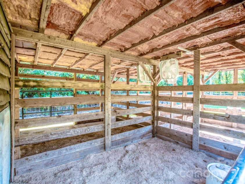 206 Mitchell Trail Road, Statesville, NC 28625.  MLS# CAR4432111, YatesRealty ID 56992. Stall