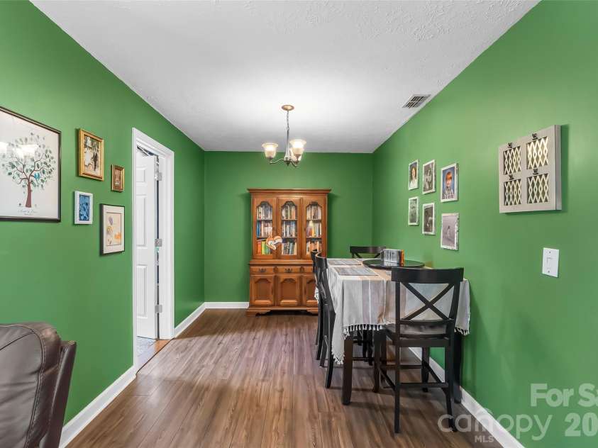 23 Silverleaf Drive, Hendersonville, NC 28739.  MLS# CAR4432276, YatesRealty ID 56993. 