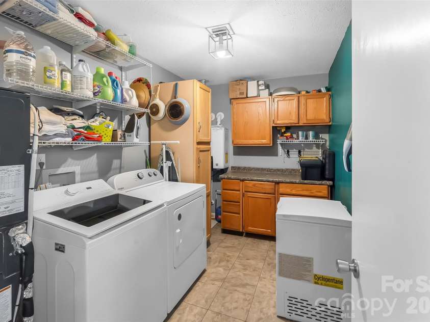 23 Silverleaf Drive, Hendersonville, NC 28739.  MLS# CAR4432276, YatesRealty ID 56993. 