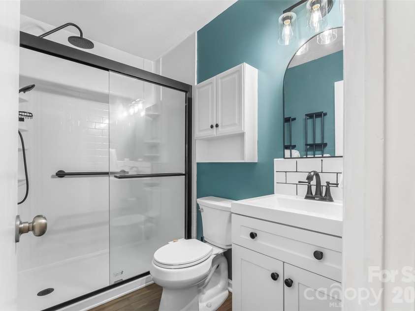 23 Silverleaf Drive, Hendersonville, NC 28739.  MLS# CAR4432276, YatesRealty ID 56993. 