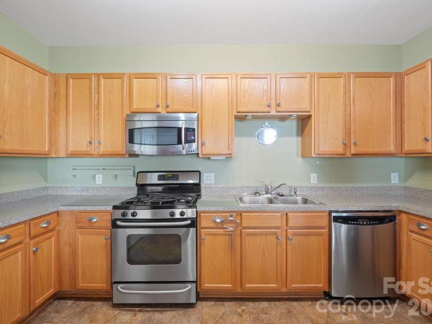10919 Shelly Renee Drive, Cornelius, NC 28031.  MLS# CAR4431965, YatesRealty ID 56996. 