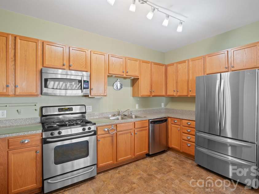10919 Shelly Renee Drive, Cornelius, NC 28031.  MLS# CAR4431965, YatesRealty ID 56996. 