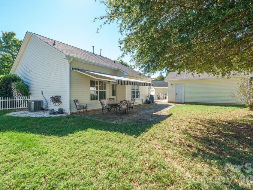 10919 Shelly Renee Drive, Cornelius, NC 28031.  MLS# CAR4431965, YatesRealty ID 56996. 