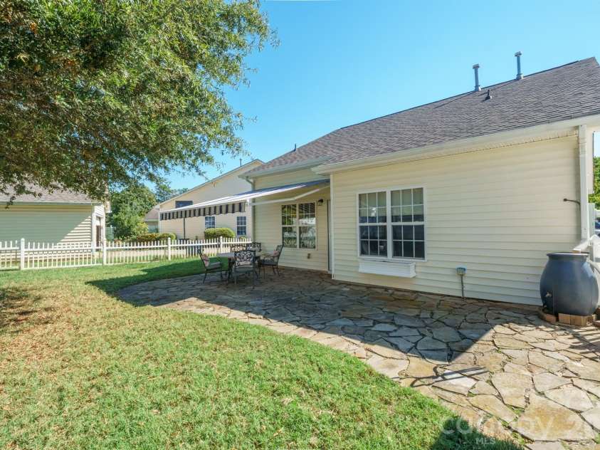 10919 Shelly Renee Drive, Cornelius, NC 28031.  MLS# CAR4431965, YatesRealty ID 56996. 