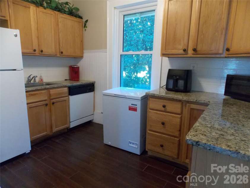 809 Grove Avenue, Lenoir, NC 28645.  MLS# CAR4431508, YatesRealty ID 56999. 
