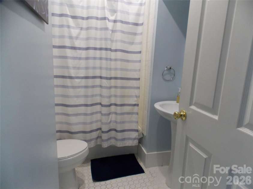809 Grove Avenue, Lenoir, NC 28645.  MLS# CAR4431508, YatesRealty ID 56999. 
