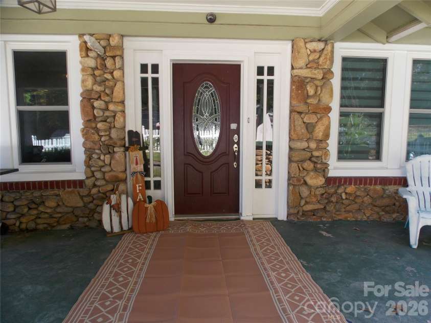 809 Grove Avenue, Lenoir, NC 28645.  MLS# CAR4431508, YatesRealty ID 56999. 
