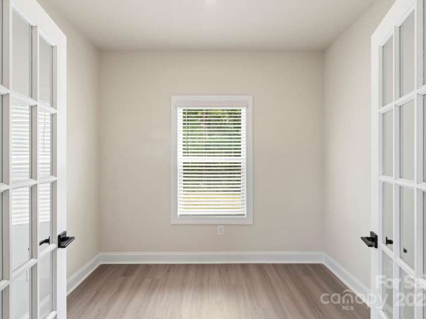 114 Tradesmen Trail, Troutman, NC 28166.  MLS# CAR4326102, YatesRealty ID 570. Office/flex space