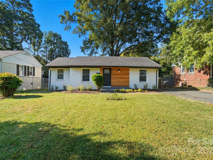 1620 Academy Street, Charlotte, NC 28205.  MLS# CAR4306339, YatesRealty ID 570. 
