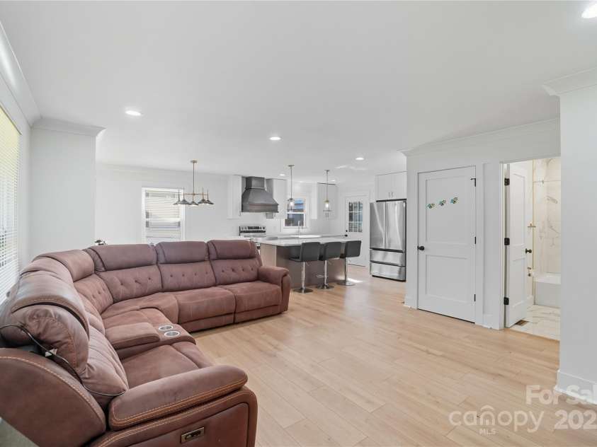 1620 Academy Street, Charlotte, NC 28205.  MLS# CAR4306339, YatesRealty ID 570. 