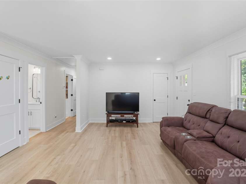 1620 Academy Street, Charlotte, NC 28205.  MLS# CAR4306339, YatesRealty ID 570. 