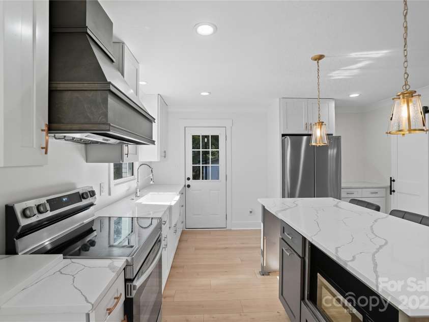 1620 Academy Street, Charlotte, NC 28205.  MLS# CAR4306339, YatesRealty ID 570. 