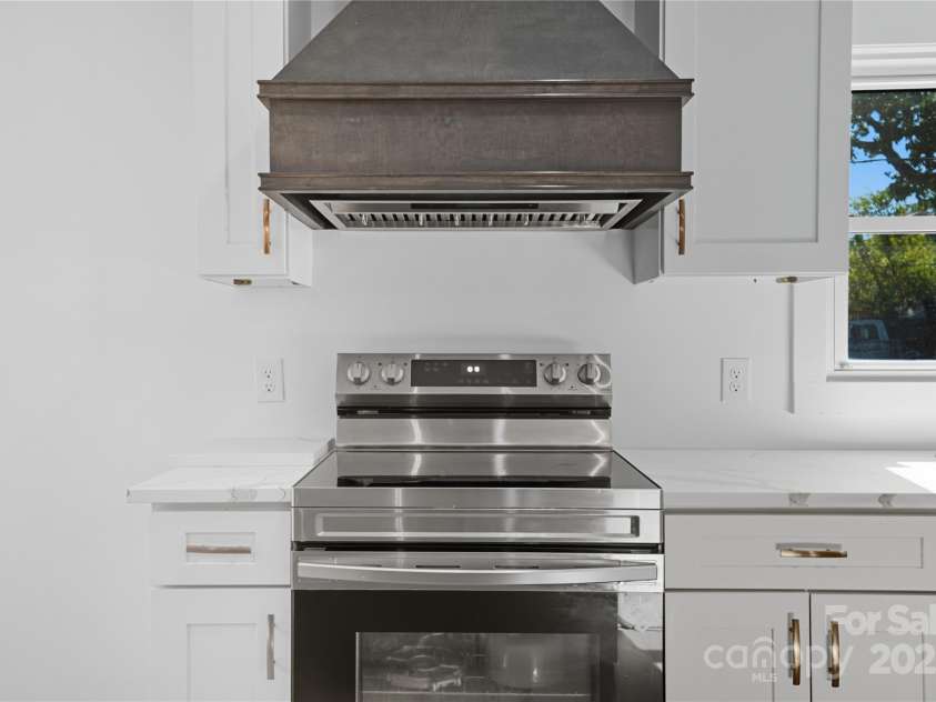 1620 Academy Street, Charlotte, NC 28205.  MLS# CAR4306339, YatesRealty ID 570. 