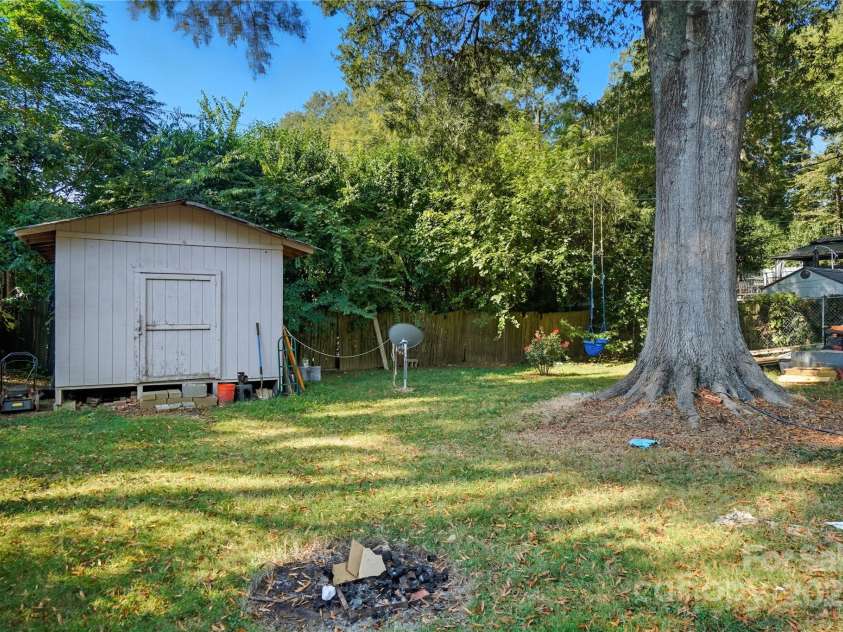 1620 Academy Street, Charlotte, NC 28205.  MLS# CAR4306339, YatesRealty ID 570. 