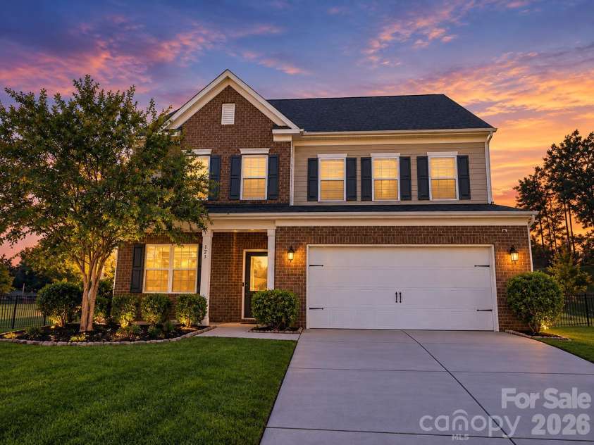 9325 Beecroft Valley Drive, Huntersville, NC 28078.  MLS# CAR4431447, YatesRealty ID 57000. 