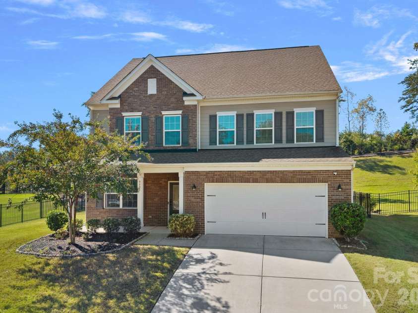 9325 Beecroft Valley Drive, Huntersville, NC 28078.  MLS# CAR4431447, YatesRealty ID 57000. 