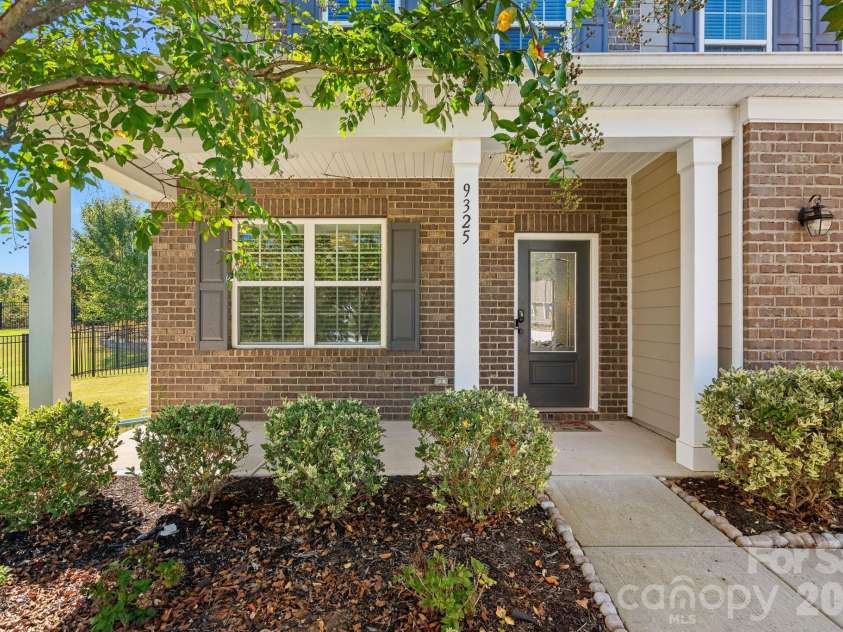 9325 Beecroft Valley Drive, Huntersville, NC 28078.  MLS# CAR4431447, YatesRealty ID 57000. 