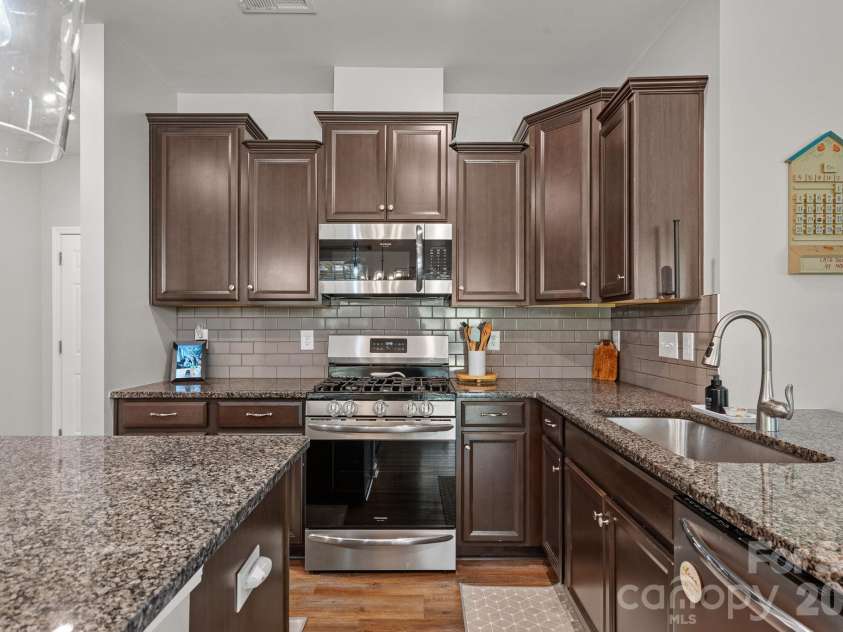 9325 Beecroft Valley Drive, Huntersville, NC 28078.  MLS# CAR4431447, YatesRealty ID 57000. 