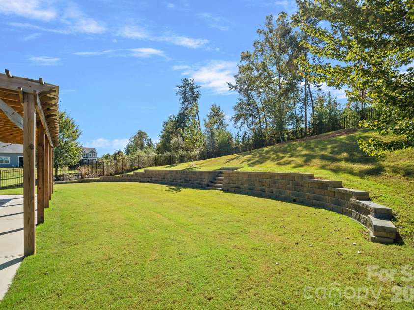9325 Beecroft Valley Drive, Huntersville, NC 28078.  MLS# CAR4431447, YatesRealty ID 57000. 
