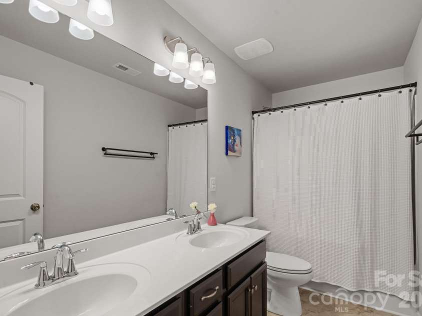 9325 Beecroft Valley Drive, Huntersville, NC 28078.  MLS# CAR4431447, YatesRealty ID 57000. Bathroom 2