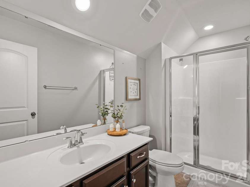 9325 Beecroft Valley Drive, Huntersville, NC 28078.  MLS# CAR4431447, YatesRealty ID 57000. Bathroom 3