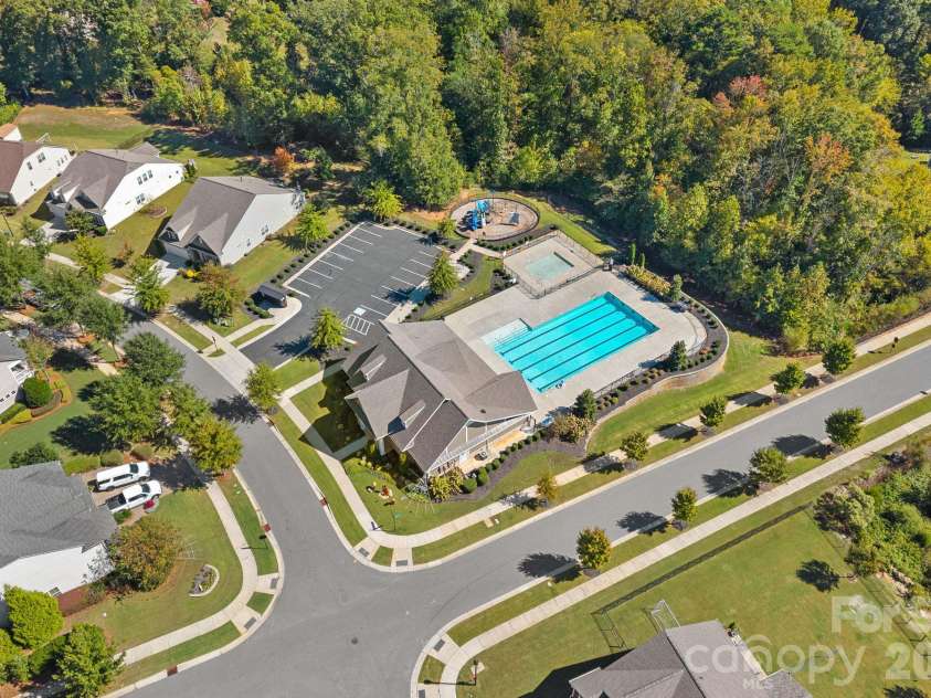 9325 Beecroft Valley Drive, Huntersville, NC 28078.  MLS# CAR4431447, YatesRealty ID 57000. Community Amenities