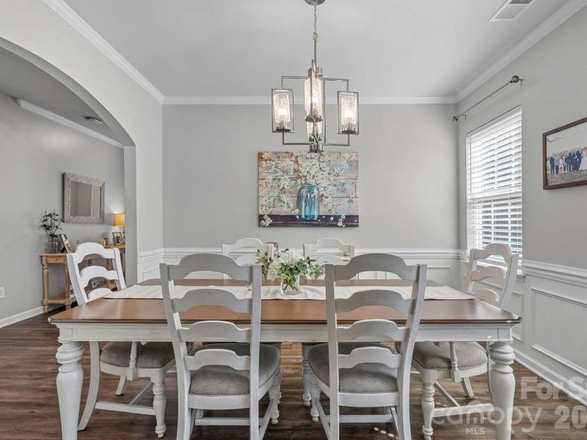 9325 Beecroft Valley Drive, Huntersville, NC 28078.  MLS# CAR4431447, YatesRealty ID 57000. Formal Dining