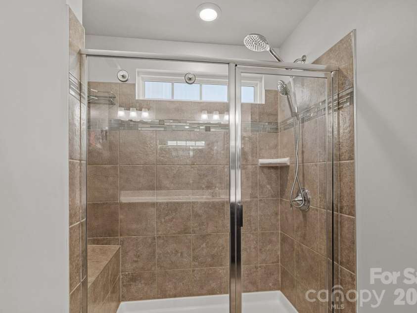 9325 Beecroft Valley Drive, Huntersville, NC 28078.  MLS# CAR4431447, YatesRealty ID 57000. Primary Bath