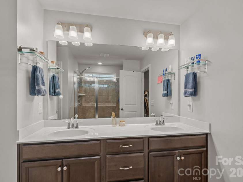 9325 Beecroft Valley Drive, Huntersville, NC 28078.  MLS# CAR4431447, YatesRealty ID 57000. Primary Bath