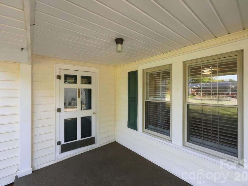 2205 Pennsylvania Avenue, Kannapolis, NC 28083.  MLS# CAR4431254, YatesRealty ID 57002. 