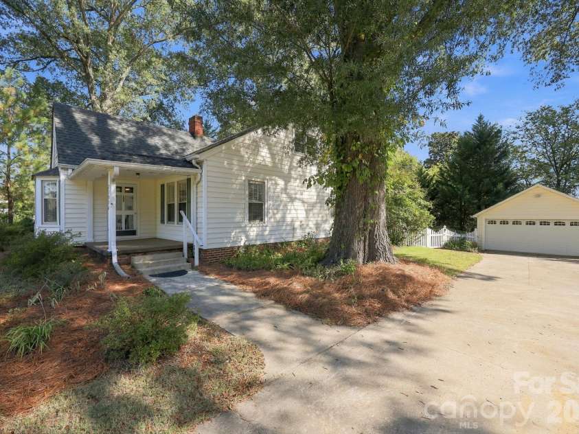2205 Pennsylvania Avenue, Kannapolis, NC 28083.  MLS# CAR4431254, YatesRealty ID 57002. 