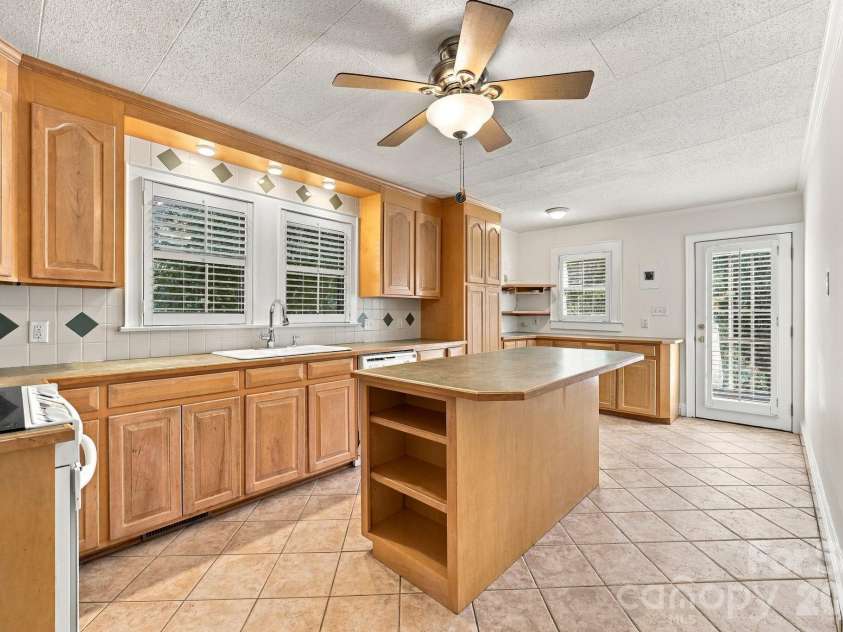 2205 Pennsylvania Avenue, Kannapolis, NC 28083.  MLS# CAR4431254, YatesRealty ID 57002. 