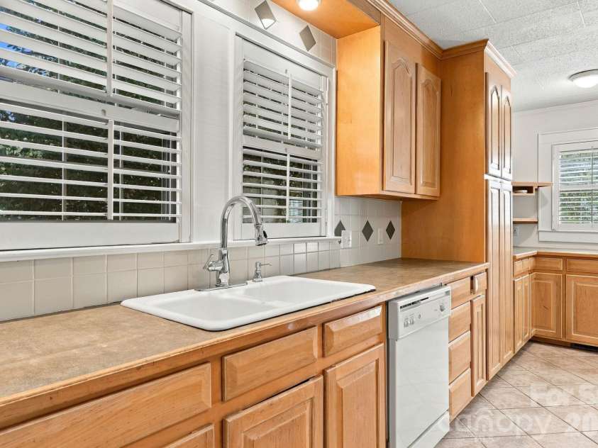 2205 Pennsylvania Avenue, Kannapolis, NC 28083.  MLS# CAR4431254, YatesRealty ID 57002. 