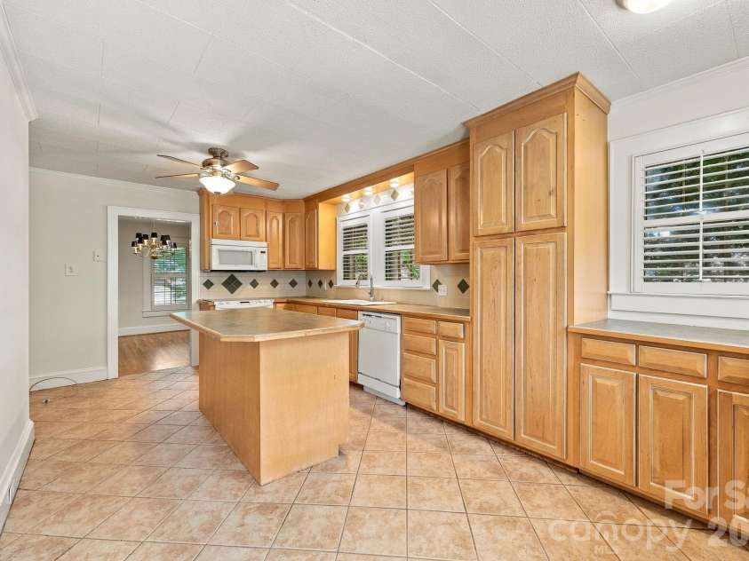 2205 Pennsylvania Avenue, Kannapolis, NC 28083.  MLS# CAR4431254, YatesRealty ID 57002. 