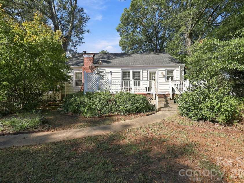 2205 Pennsylvania Avenue, Kannapolis, NC 28083.  MLS# CAR4431254, YatesRealty ID 57002. 